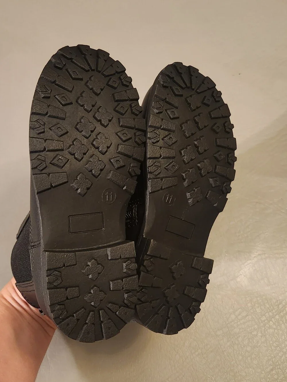The Childrens Place Girls Black Leather Bootie Size 11
